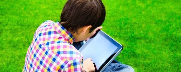 Активная иммунная система у молодых хозяев может работать против иммунотерапии рака, истощая Т-клетки.