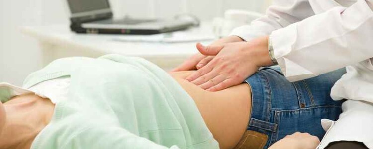 Попросите бабушку потанцевать, чтобы поднять ей настроение и укрепить ваши связи