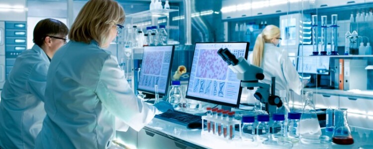 Когда посетить стоматолога впервые с ребенком и как подготовиться к визиту?